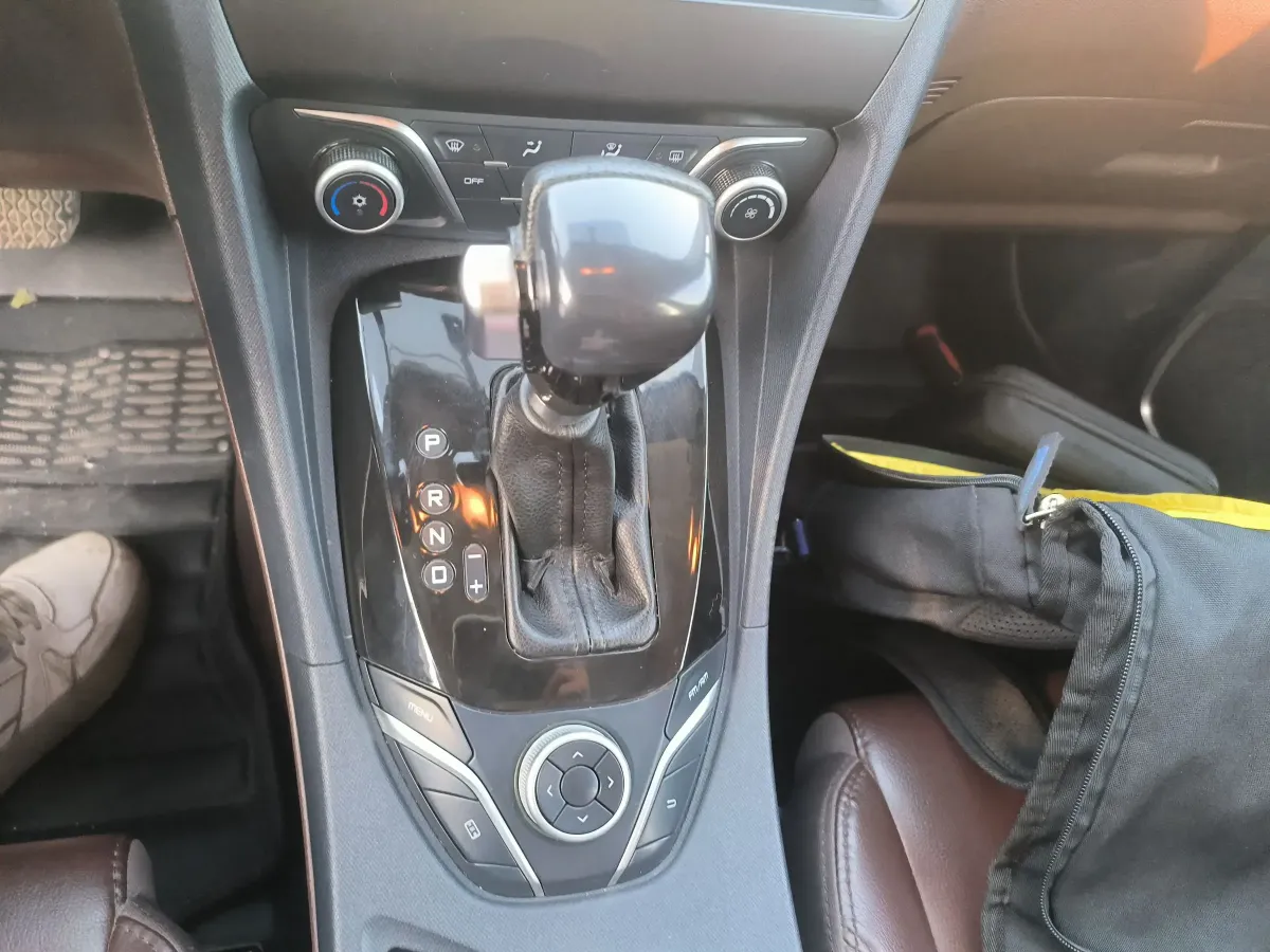 2017 HaiMa Family MPV 1.5T 156HP L4 6AT,autocango,china used car exporter,china ev exporter,chinese used car exporter,chinese used ev exporter