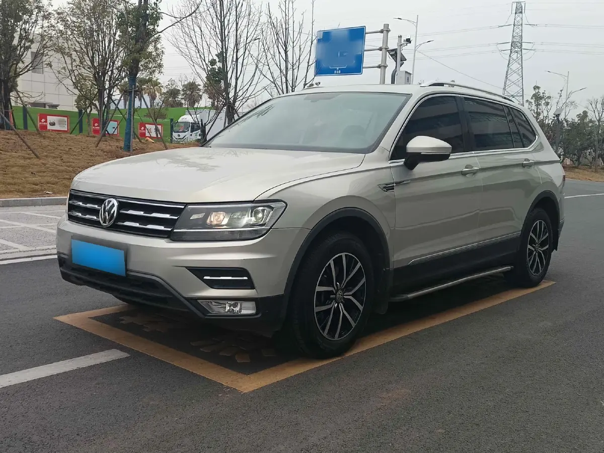 2018 Volkswagen Tiguan L 2.0T 186HP L4 7DCT