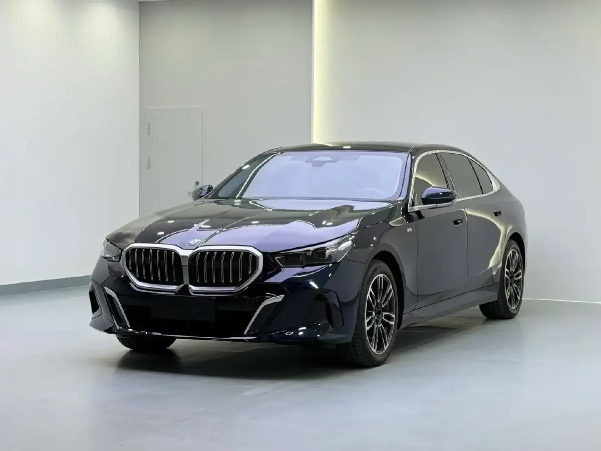 2024 BMW 5 Series 2.0T 258HP L4 8AT