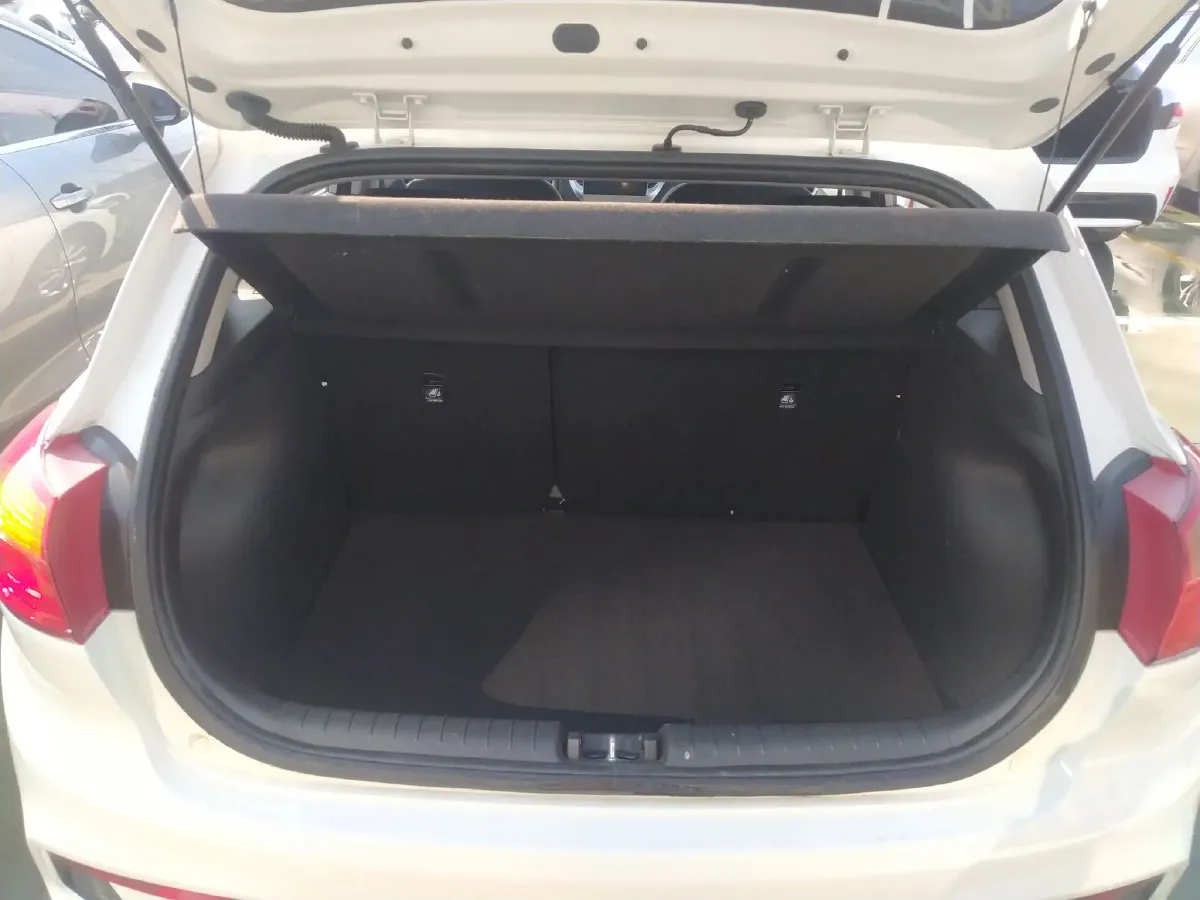 2017 Hyundai Verna RV 1.4L 100HP L4 6AT,autocango,china used car exporter,china ev exporter,chinese used car exporter,chinese used ev exporter