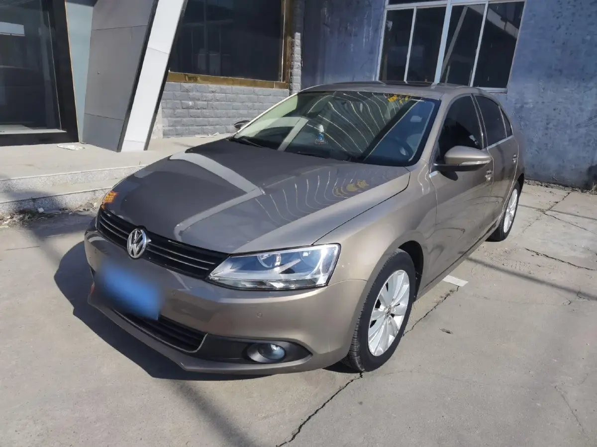 2014 Volkswagen Sagitar 1.4T 131HP L4 7DCT