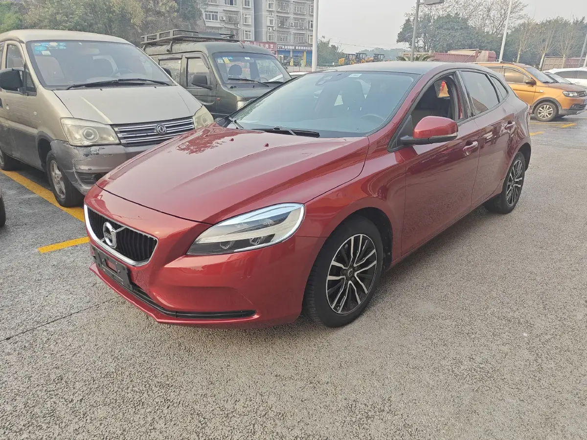 2017 Volvo V40 1.5T 152HP L4 6AT