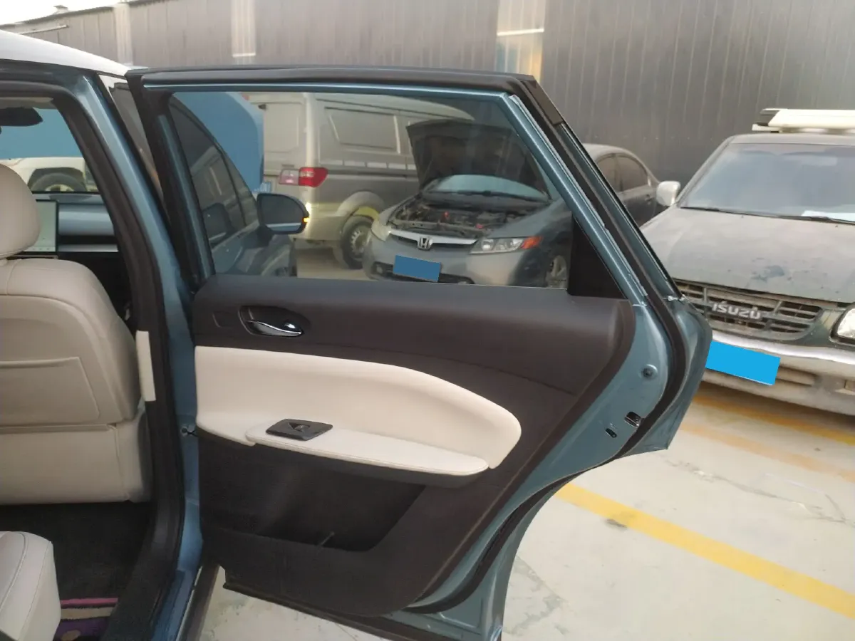 2023 Venucia VX6 BEV 62KWH,autocango,china used car exporter,china ev exporter,chinese used car exporter,chinese used ev exporter