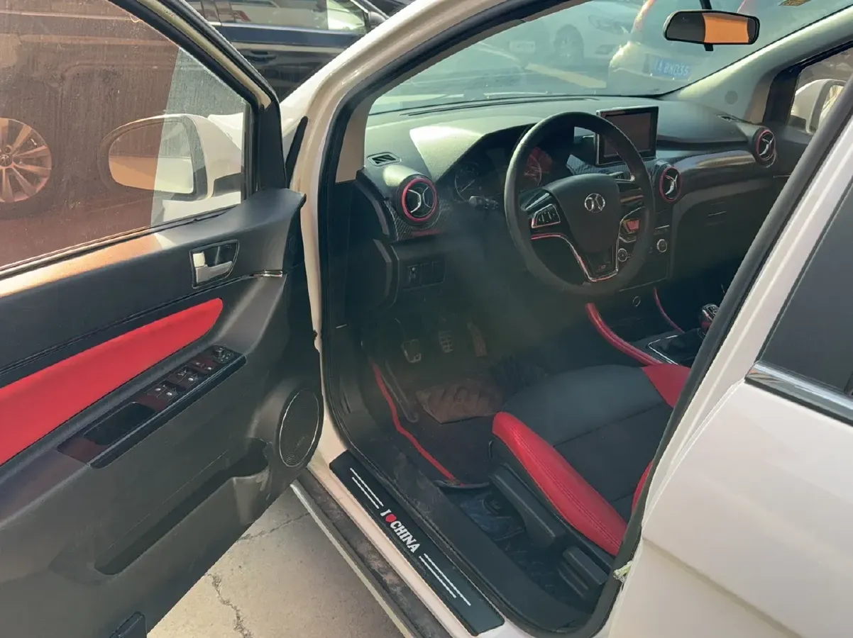 2015 BeiJing Auto Senova X25 1.5L 116HP L4 5MT,autocango,china used car exporter,china ev exporter,chinese used car exporter,chinese used ev exporter