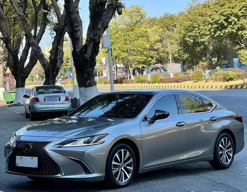 2020 Lexus ES 2.0L 173HP L4 CVT