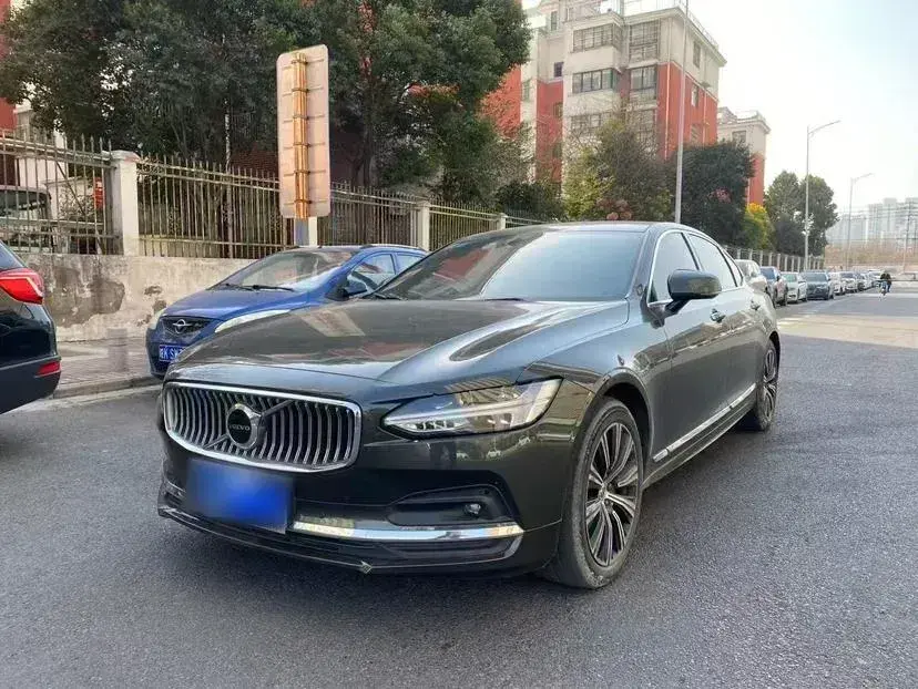 2021 Volvo S90 2.0T 250HP L4 8AT