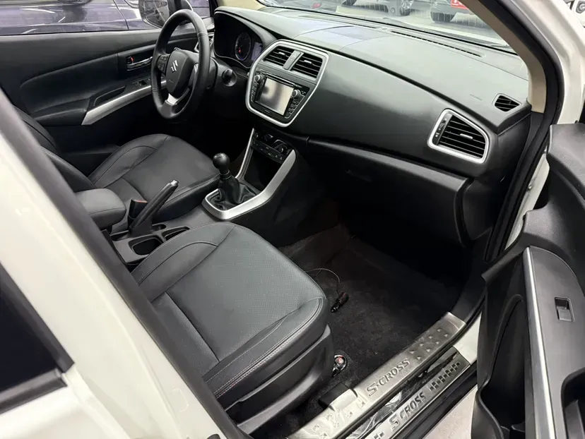 2014 Suzuki S-cross 1.6L 122HP L4 5MT,autocango,china used car exporter,china ev exporter,chinese used car exporter,chinese used ev exporter