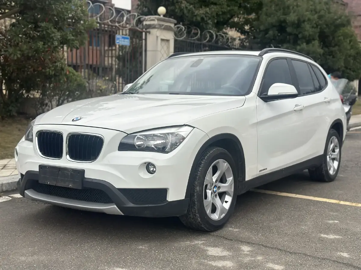 2013 BMW X1 2.0L 150HP L4 6MT
