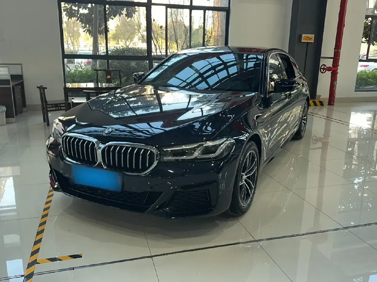 2021 BMW 5 Series 2.0T 184HP L4 8AT