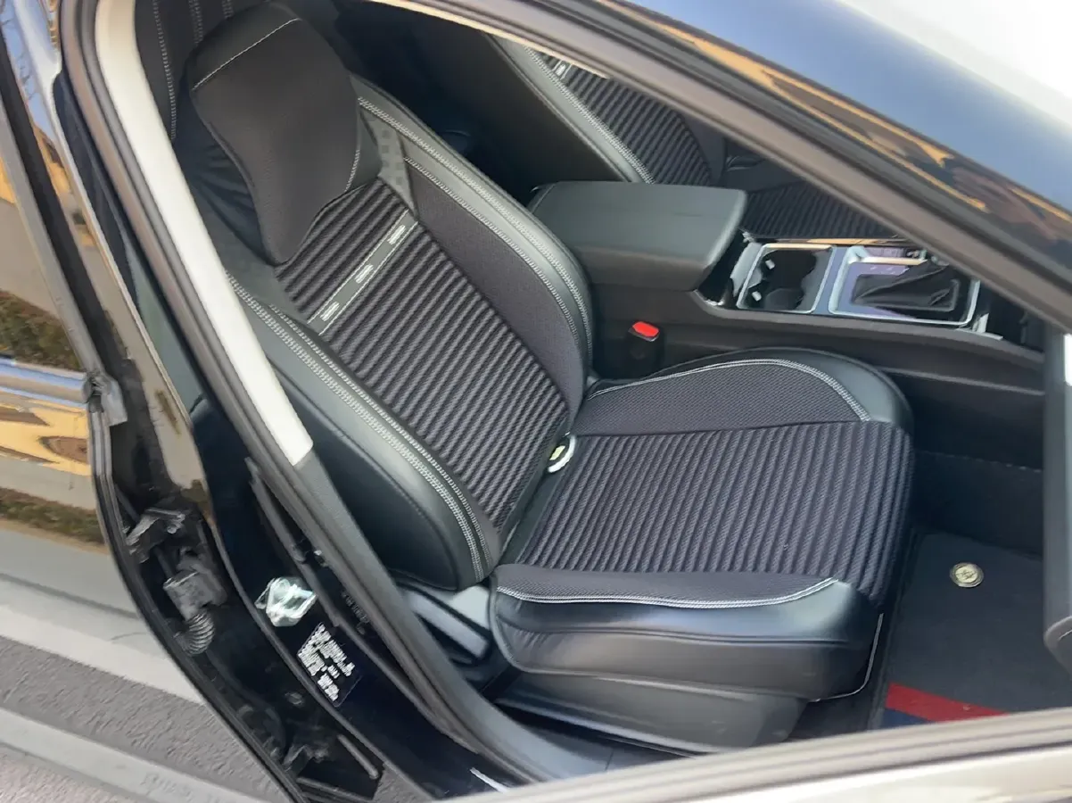 2022 Bestune B70 1.5T 169HP L4 7DCT,autocango,china used car exporter,china ev exporter,chinese used car exporter,chinese used ev exporter