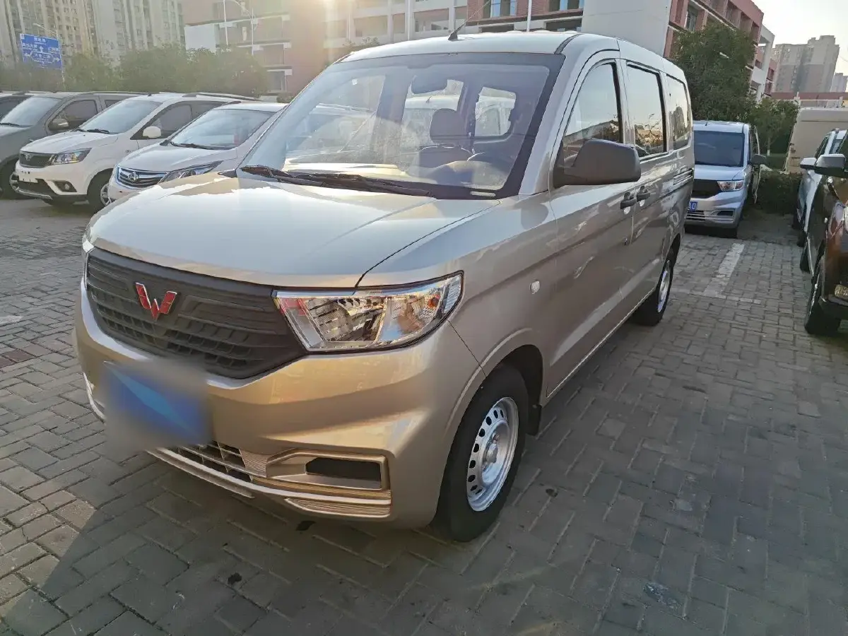 2021 WuLing HongGuang V 1.5L 99HP L4 6MT