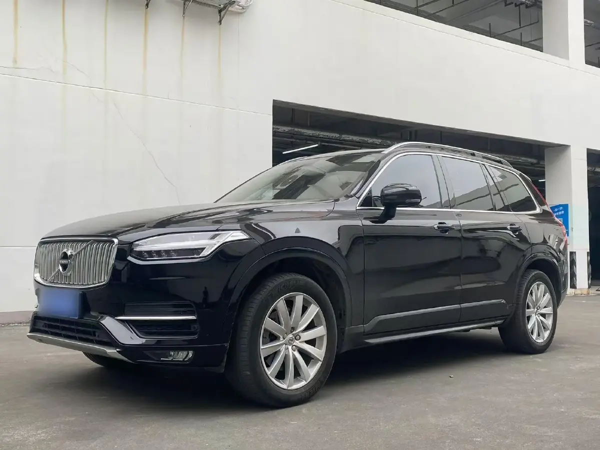 2018 Volvo XC90 2.0T 320HP L4 8AT