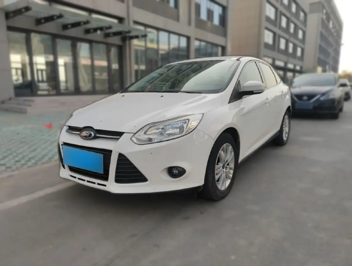 2012 Ford Focus 1.6L 125HP L4 5MT