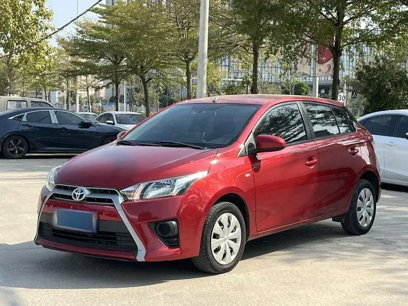 2015 Toyota Yaris L 1.5L 107HP L4 4AT