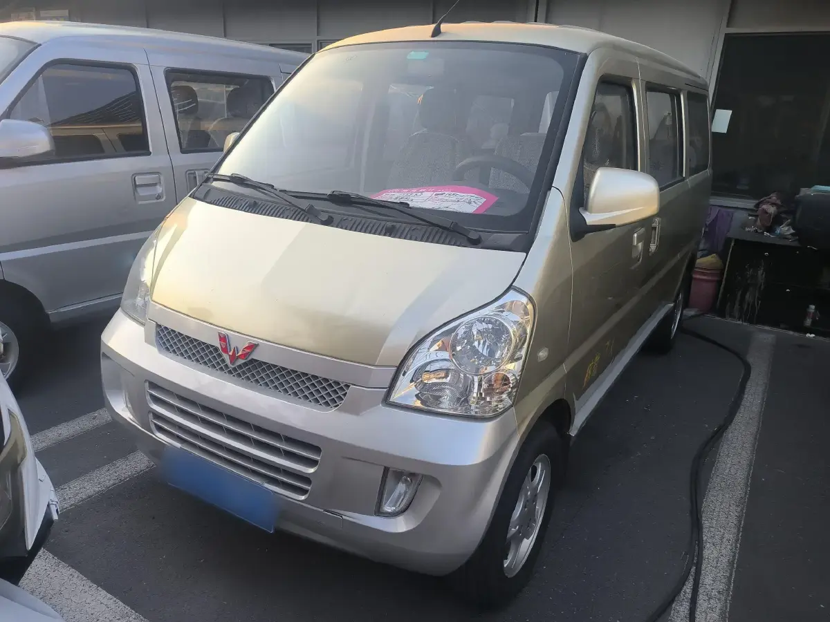 2011 WuLing RongGuang 1.2L 84HP L4 5MT
