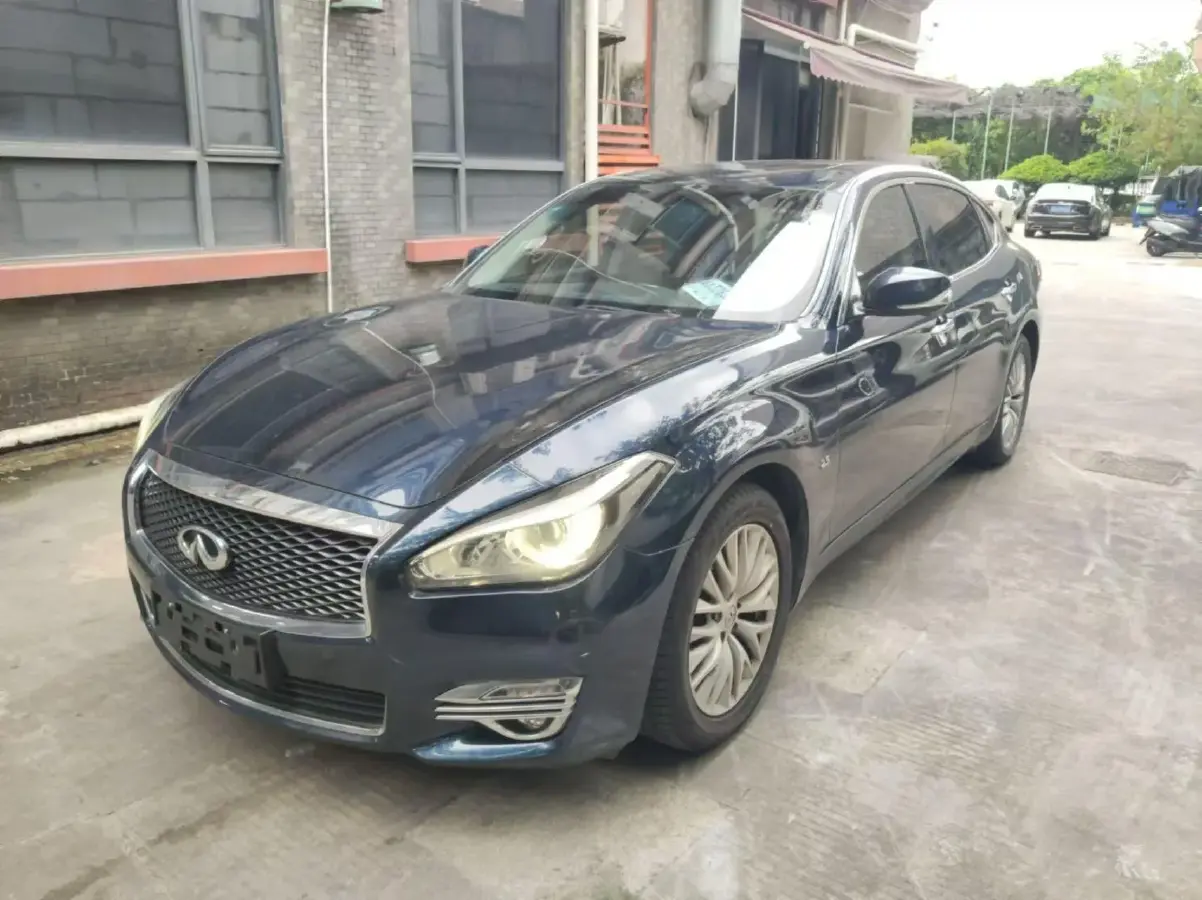 2017 Infiniti Q70 2.5L 222HP V6 7AT