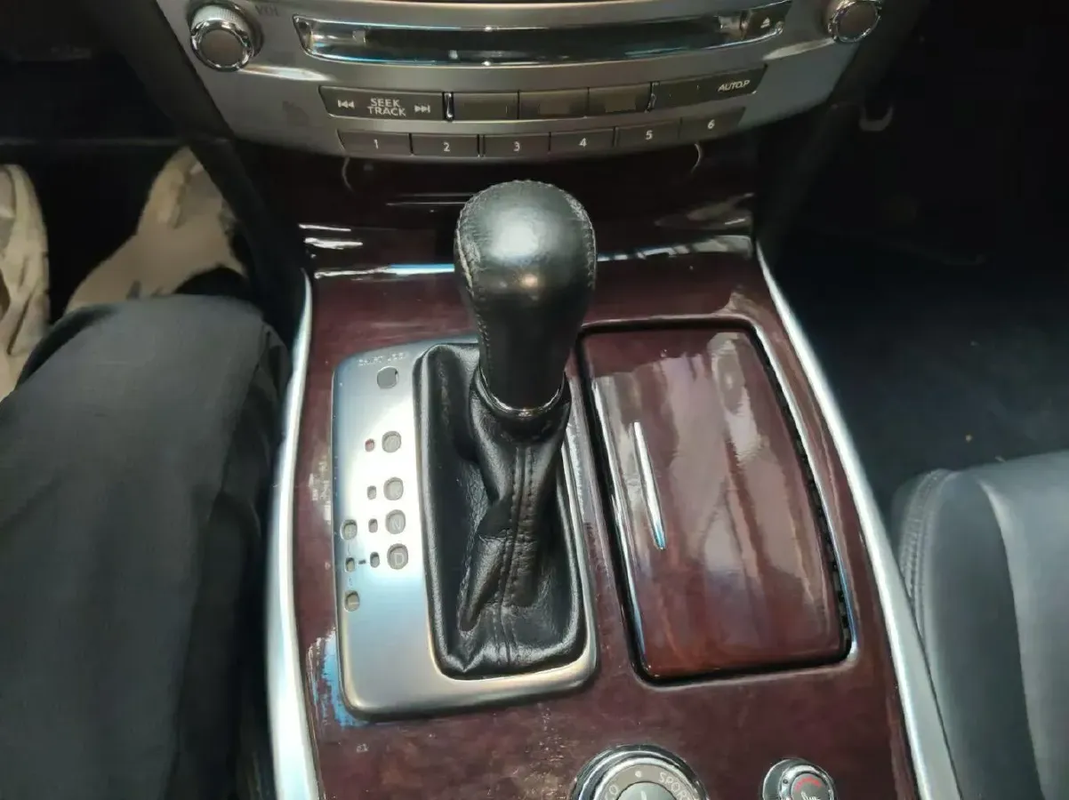 2017 Infiniti Q70 2.5L 222HP V6 7AT,autocango,china used car exporter,china ev exporter,chinese used car exporter,chinese used ev exporter