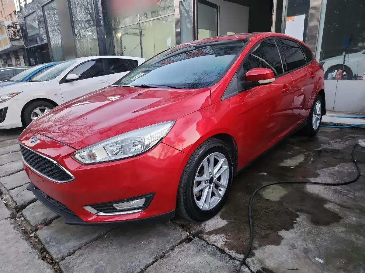2017 Ford Focus 1.6L 125HP L4 5MT