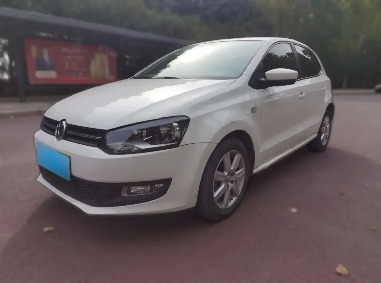 2013 Volkswagen Polo 1.4L 86HP L4 6AT