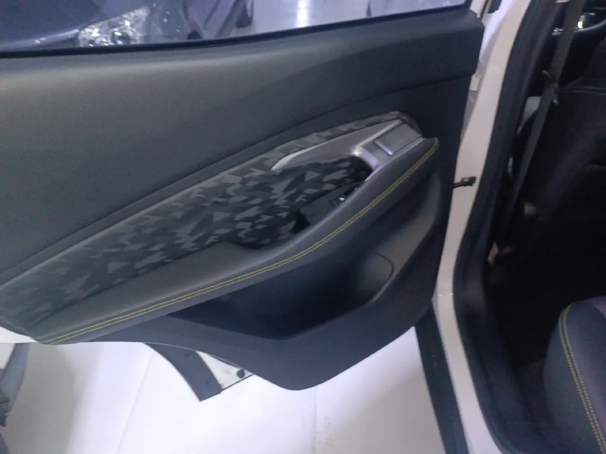 2020 BaoJun RS-3 1.5L 105HP L4 CVT,autocango,china used car exporter,china ev exporter,chinese used car exporter,chinese used ev exporter