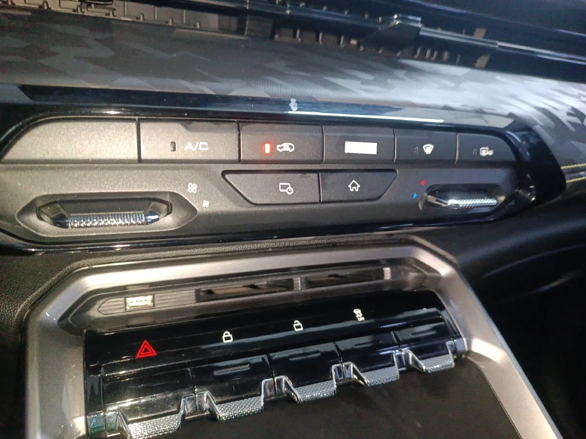 2020 BaoJun RS-3 1.5L 105HP L4 CVT,autocango,china used car exporter,china ev exporter,chinese used car exporter,chinese used ev exporter