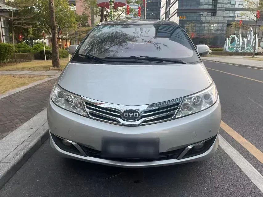 2013 BYD M6 2.4L 167HP L4 6MT,autocango,china used car exporter,china ev exporter,chinese used car exporter,chinese used ev exporter
