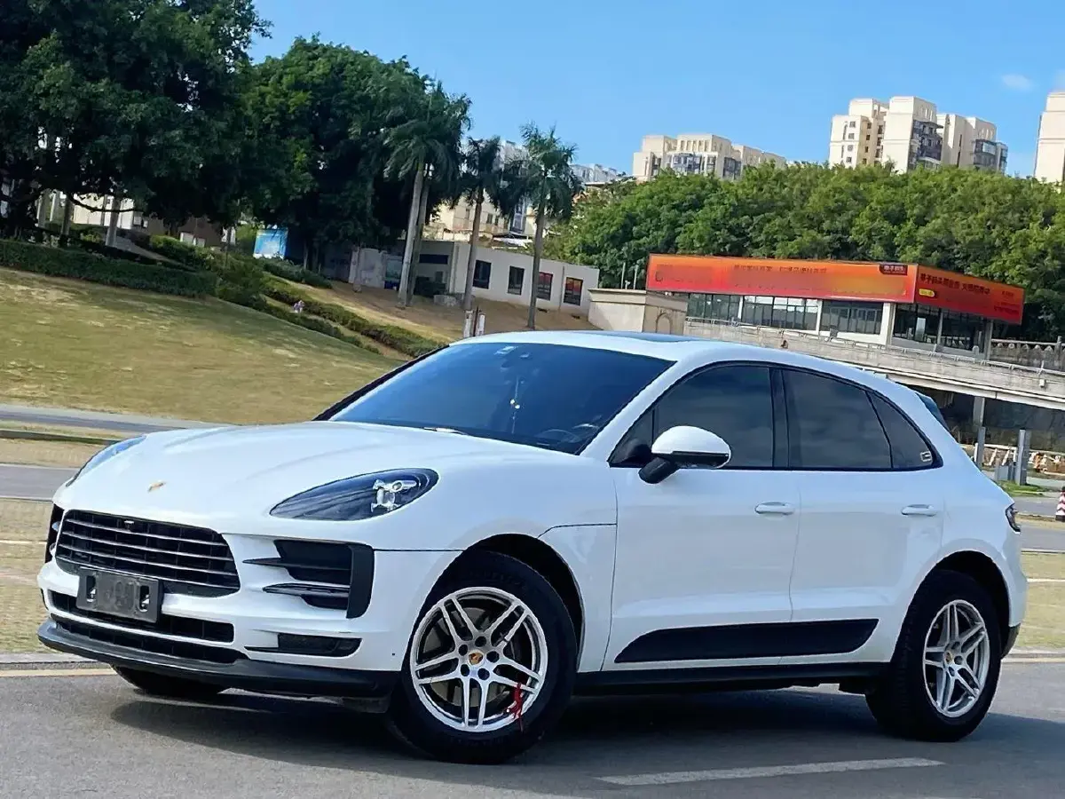 2018 Porsche Macan 2.0T 252HP L4 7DCT