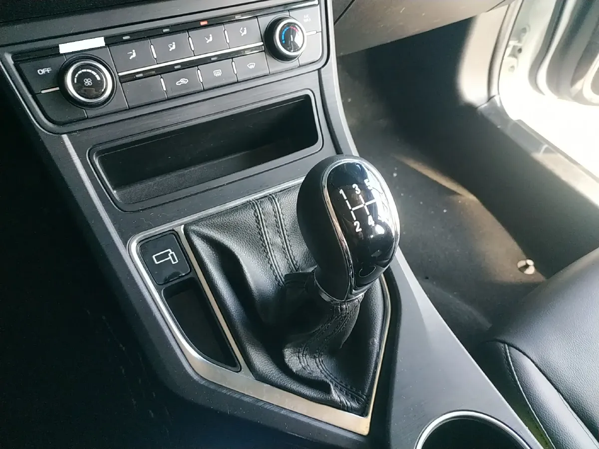 2020 Geely Vision 1.5L 109HP L4 5MT,autocango,china used car exporter,china ev exporter,chinese used car exporter,chinese used ev exporter