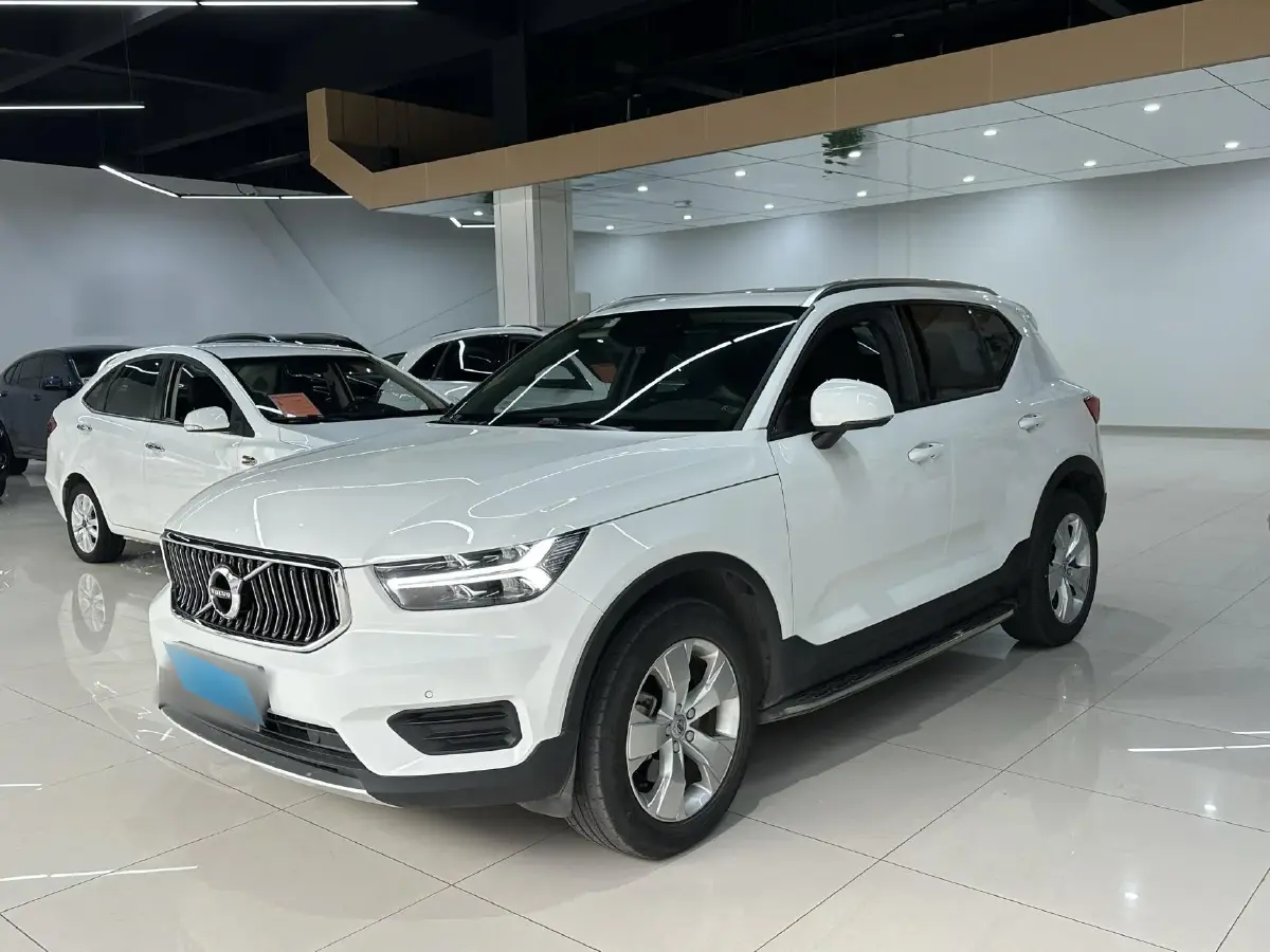 2022 Volvo XC40 2.0T 190HP L4 8AT