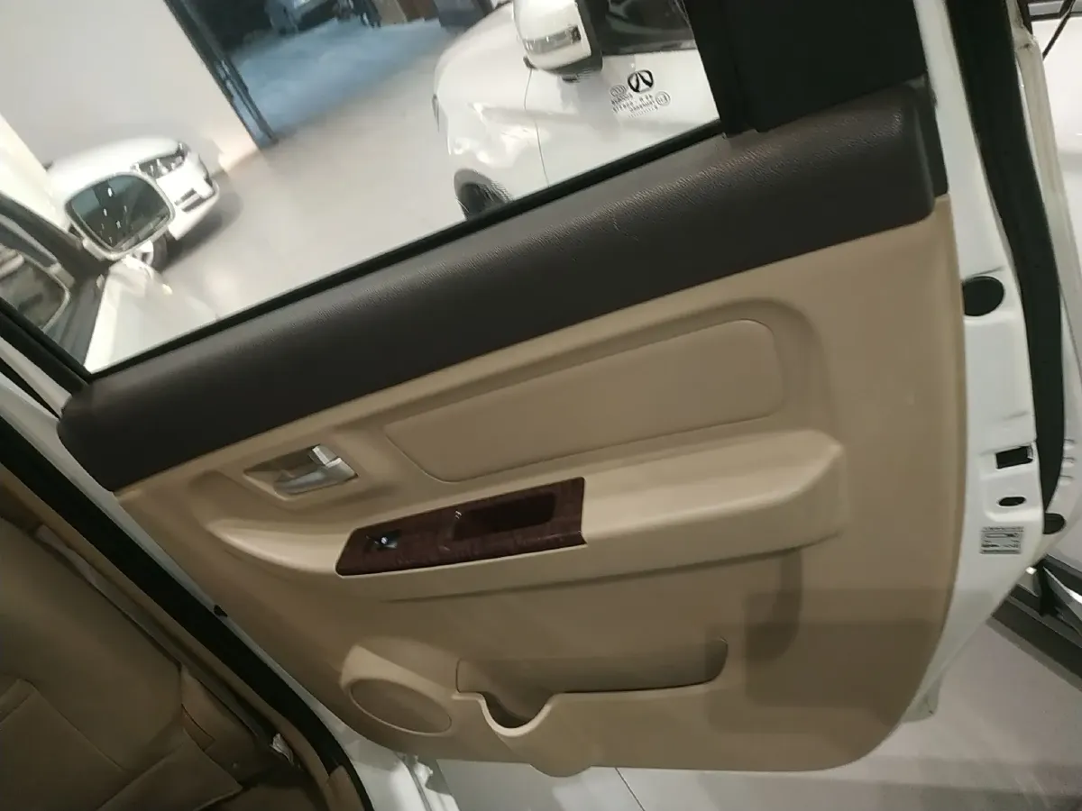 2015 BAIC WeiWang M30 1.5L 116HP L4 5MT,autocango,china used car exporter,china ev exporter,chinese used car exporter,chinese used ev exporter