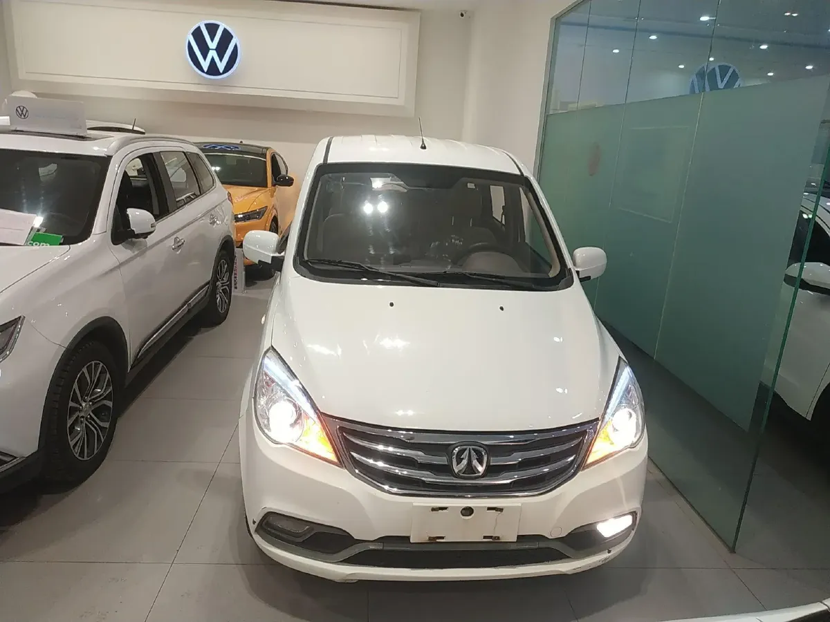 2015 BAIC WeiWang M30 1.5L 116HP L4 5MT,autocango,china used car exporter,china ev exporter,chinese used car exporter,chinese used ev exporter