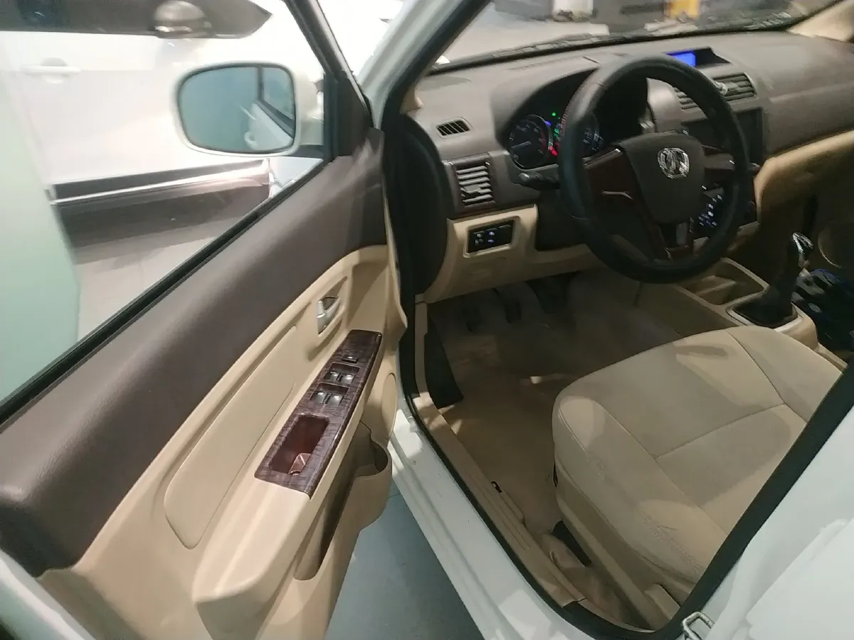 2015 BAIC WeiWang M30 1.5L 116HP L4 5MT,autocango,china used car exporter,china ev exporter,chinese used car exporter,chinese used ev exporter