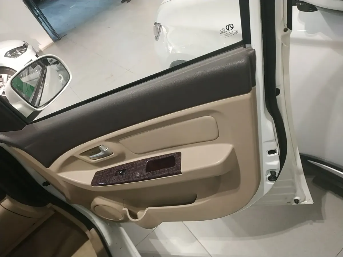 2015 BAIC WeiWang M30 1.5L 116HP L4 5MT,autocango,china used car exporter,china ev exporter,chinese used car exporter,chinese used ev exporter