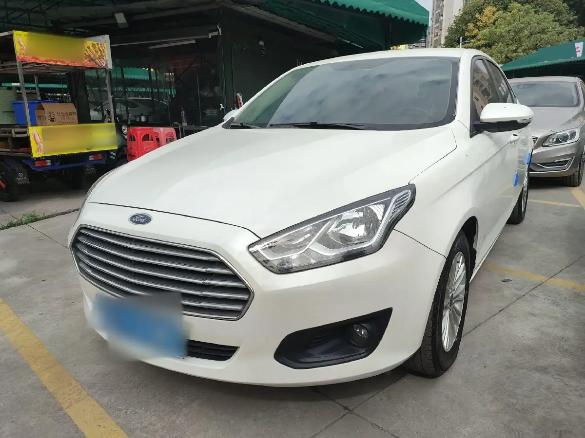 2015 Ford Escort 1.5L 113HP L4 5MT