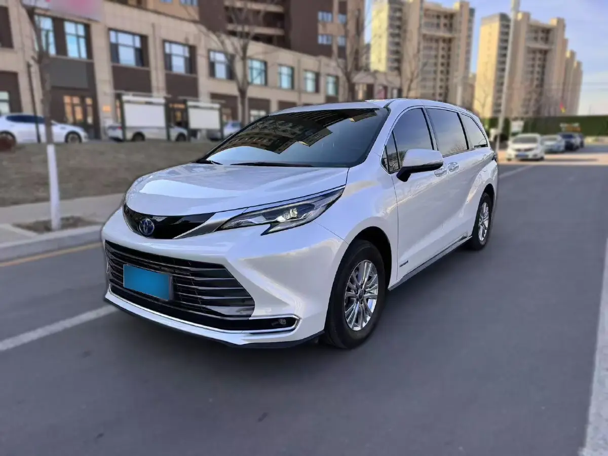 2021 Toyota Sienna 2.5L 192HP L4 E-CVT Hybrid