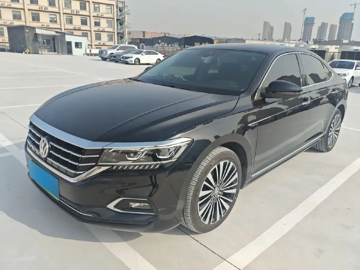 2019 Volkswagen Passat 2.0T 220HP L4 7DCT