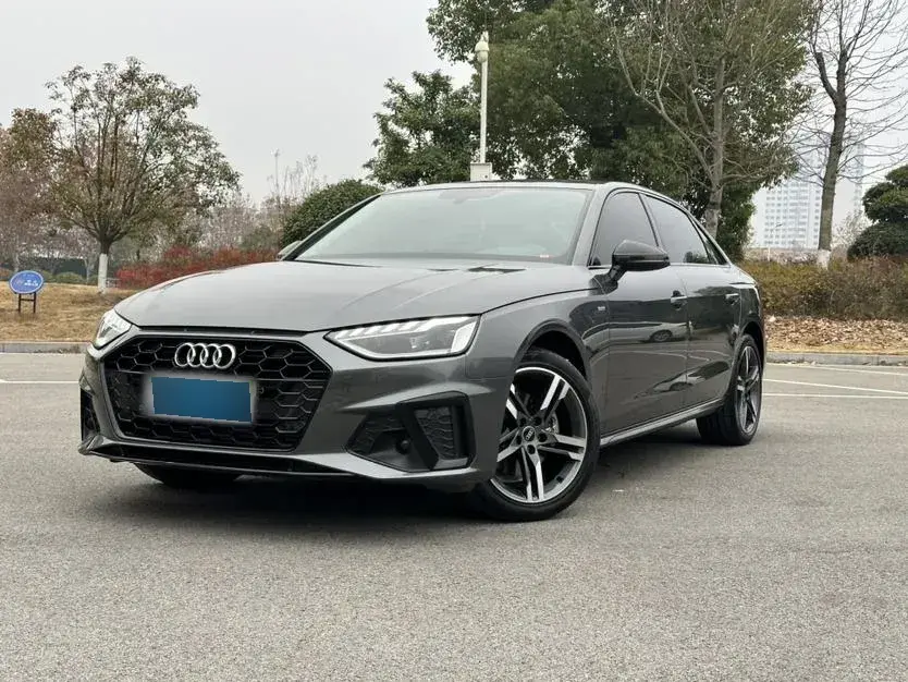 2022 Audi A4L 2.0T 190HP L4 7DCT