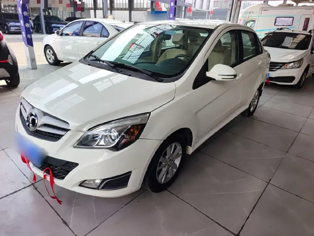 2013 BeiJing Auto E Series 1.5L 113HP L4 5MT