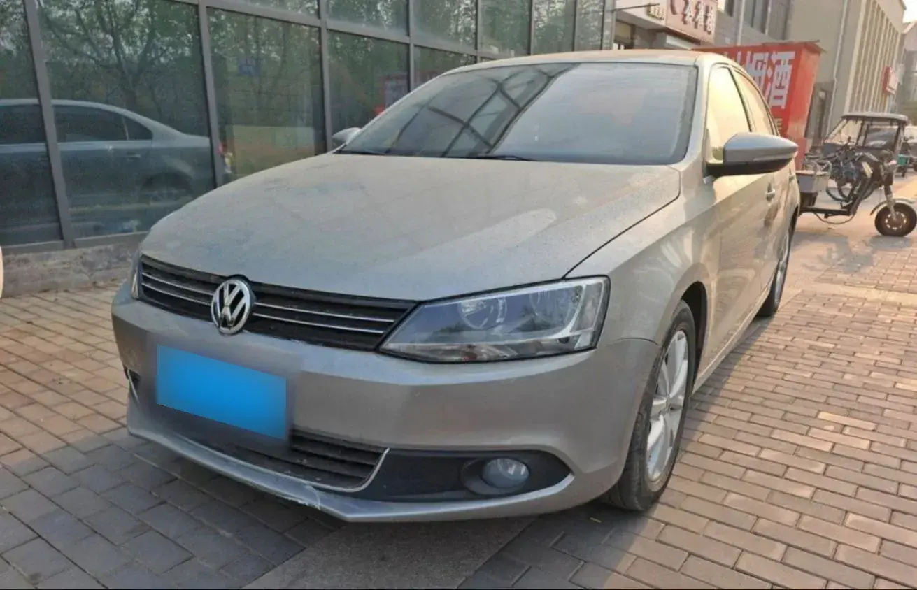 2012 Volkswagen Sagitar 1.6L 105HP L4 5MT
