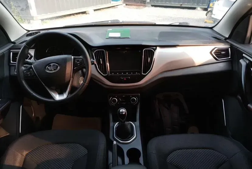 2017 FAW Senia R7 1.6L 116HP L4 5MT,autocango,china used car exporter,china ev exporter,chinese used car exporter,chinese used ev exporter