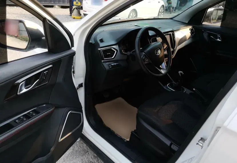 2017 FAW Senia R7 1.6L 116HP L4 5MT,autocango,china used car exporter,china ev exporter,chinese used car exporter,chinese used ev exporter