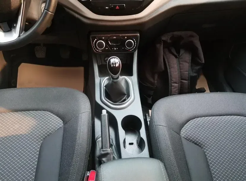 2017 FAW Senia R7 1.6L 116HP L4 5MT,autocango,china used car exporter,china ev exporter,chinese used car exporter,chinese used ev exporter