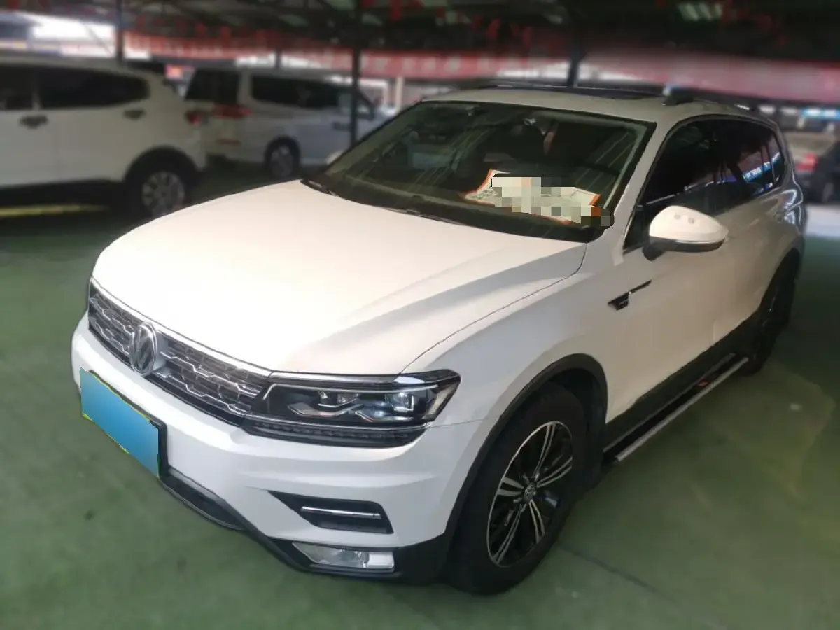 2018 Volkswagen Tiguan L 2.0T 220HP L4 7DCT