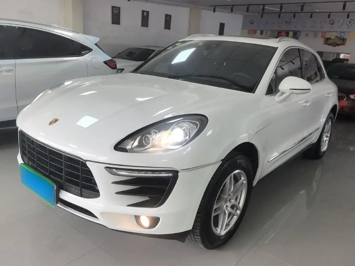 2017 Porsche Macan 2.0T 252HP L4 7DCT