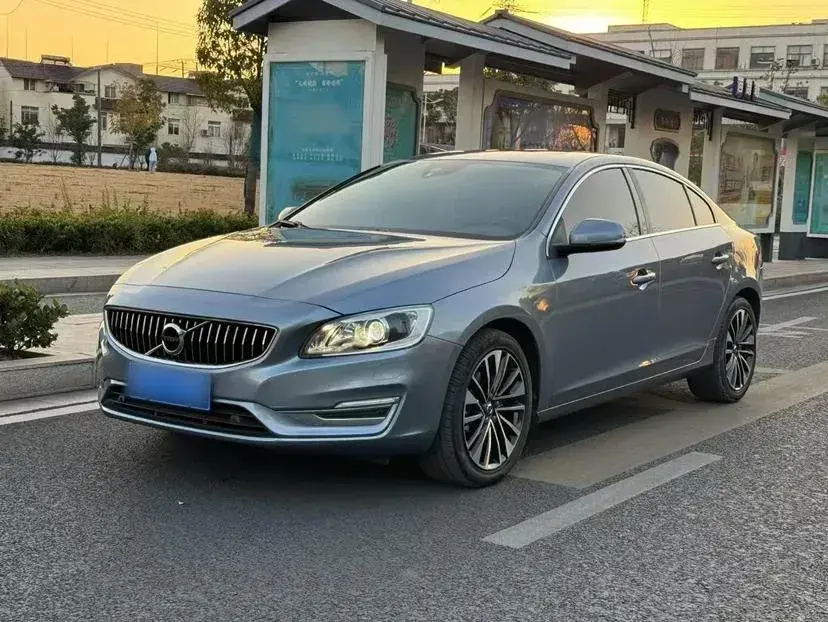 2018 Volvo S60 2.0T 190HP L4 6AT