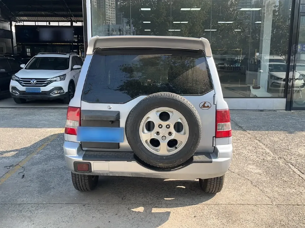 2013 Leopaard FeiTeng 2.0L 121HP L4 5MT,autocango,china used car exporter,china ev exporter,chinese used car exporter,chinese used ev exporter