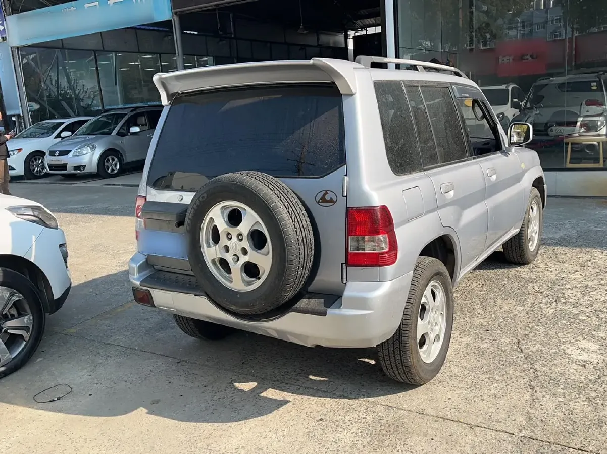 2013 Leopaard FeiTeng 2.0L 121HP L4 5MT,autocango,china used car exporter,china ev exporter,chinese used car exporter,chinese used ev exporter