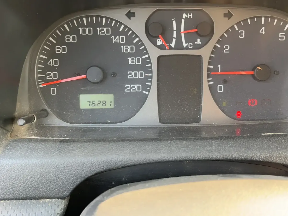 2013 Leopaard FeiTeng 2.0L 121HP L4 5MT,autocango,china used car exporter,china ev exporter,chinese used car exporter,chinese used ev exporter