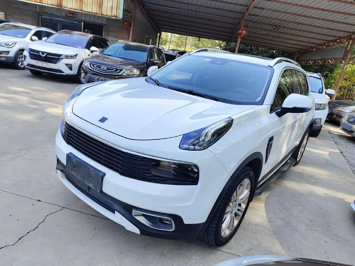 2017 LYNK&CO 01 2.0T 190HP L4 6AT