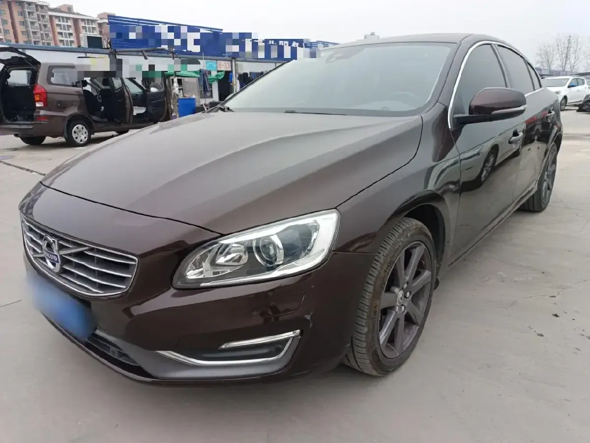2018 Volvo S60 2.0T 245HP L4 8AT